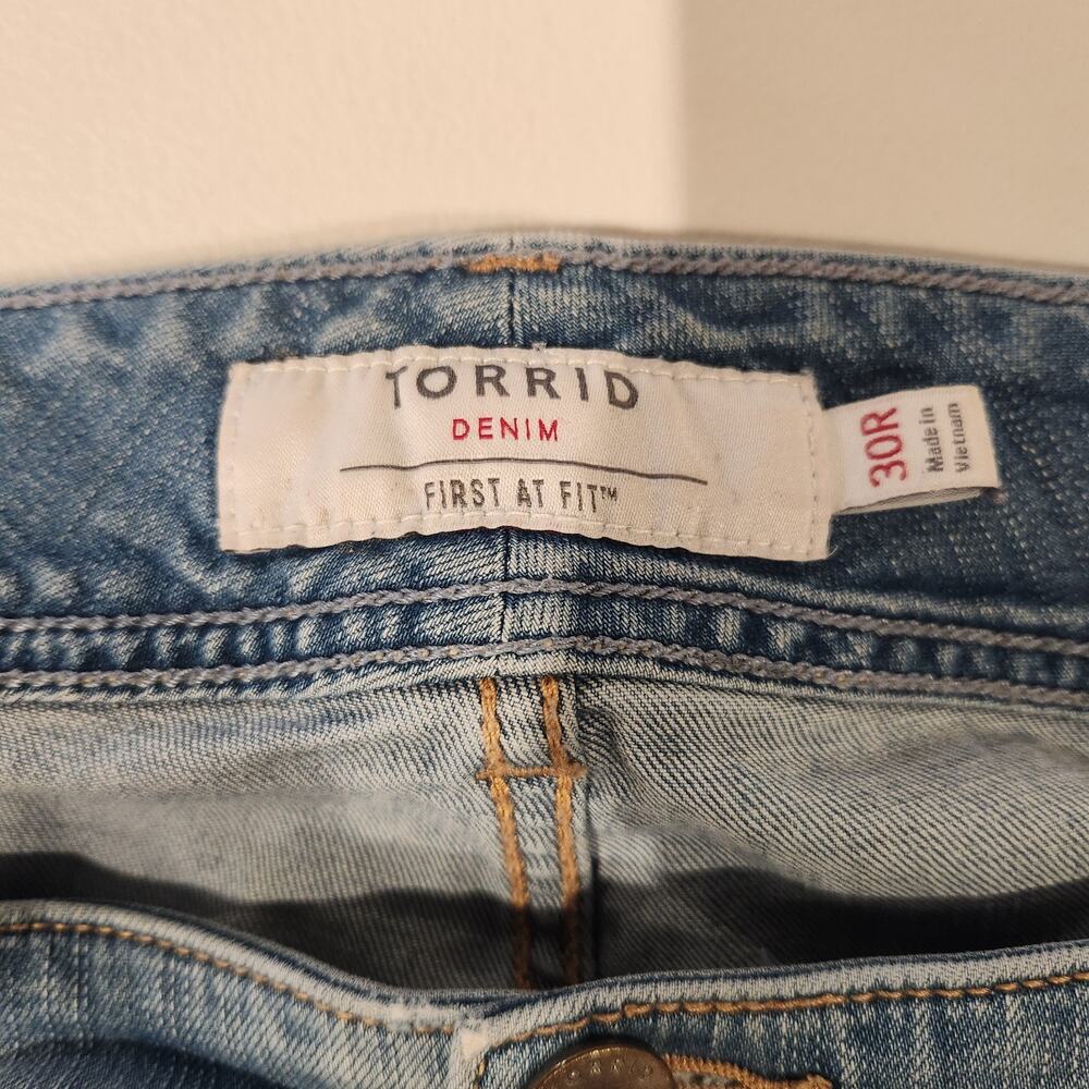 Torrid Womens Light Wash Denim Wide Leg Jeans Size 30R Minimalist Casual Basic - Picture 7 of 14